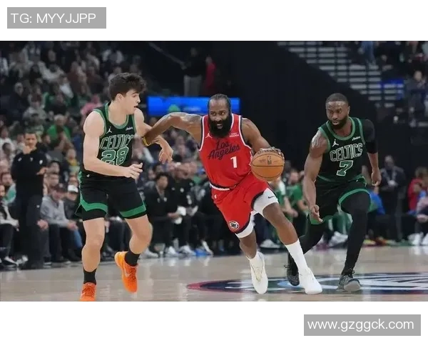 快船全队出战仍难挡凯尔特人,激战之下遗憾落败 快船全队出战仍难挡凯尔特人,激战之下遗憾落败